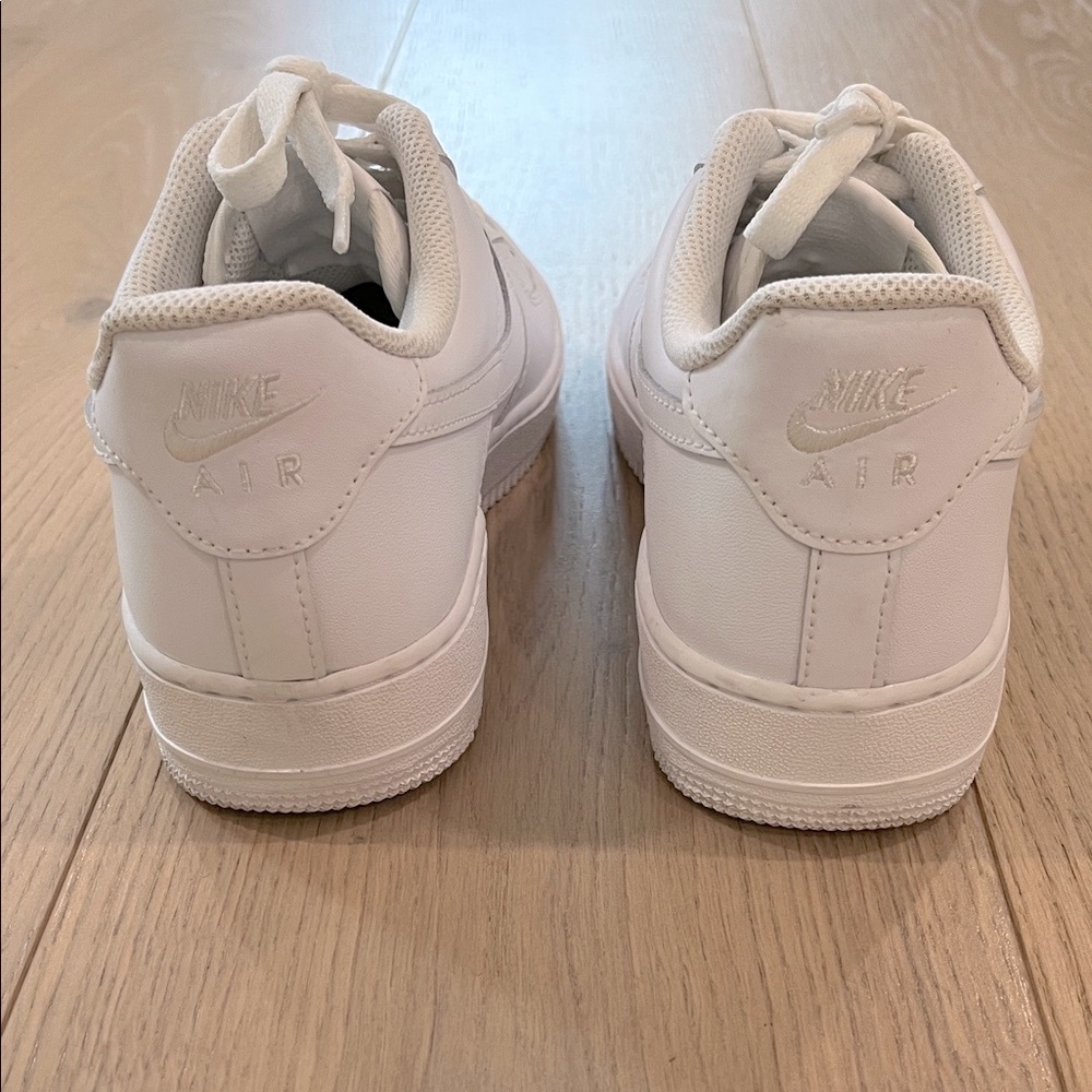 Nike Women’s Air Force 1 White Sneakers Size 9 Almost New - Picture 7 of 8